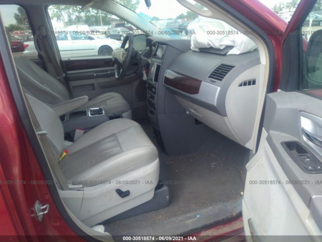 Photo 4 VIN: 2A4RR5D12AR128089 - CHRYSLER TOWN & COUNTRY 