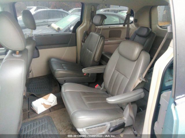 Photo 7 VIN: 2A4RR5D12AR167992 - CHRYSLER TOWN & COUNTRY 