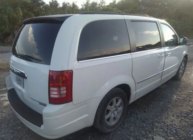 Photo 3 VIN: 2A4RR5D12AR170410 - CHRYSLER TOWN & COUNTRY 