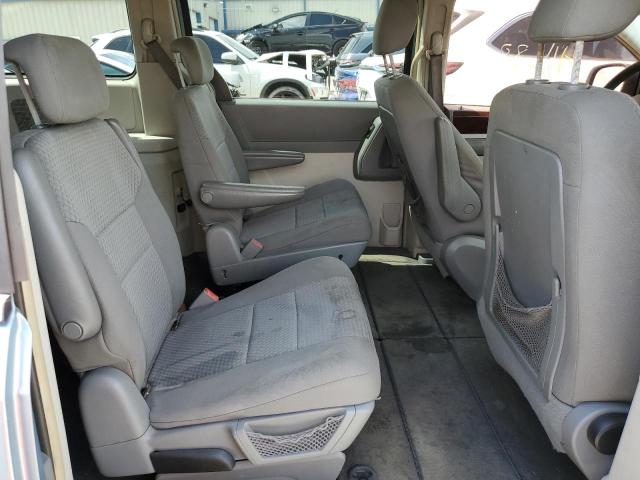 Photo 5 VIN: 2A4RR5D12AR232047 - CHRYSLER TOWN & COU 