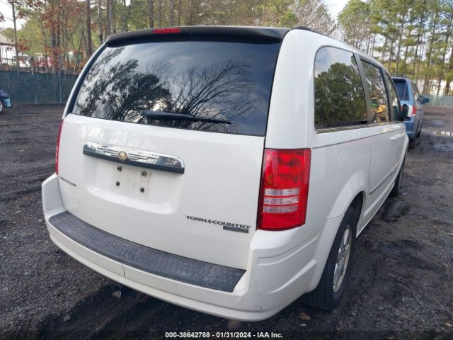 Photo 3 VIN: 2A4RR5D12AR265856 - CHRYSLER TOWN & COUNTRY 