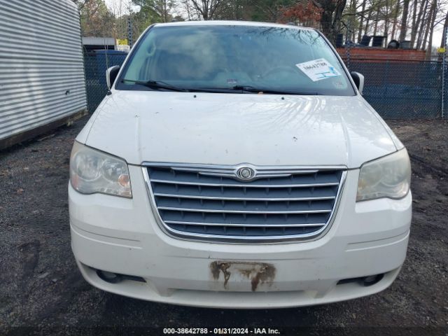 Photo 5 VIN: 2A4RR5D12AR265856 - CHRYSLER TOWN & COUNTRY 