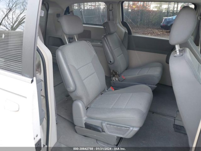 Photo 7 VIN: 2A4RR5D12AR265856 - CHRYSLER TOWN & COUNTRY 