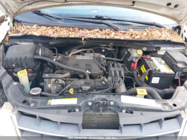 Photo 9 VIN: 2A4RR5D12AR265856 - CHRYSLER TOWN & COUNTRY 