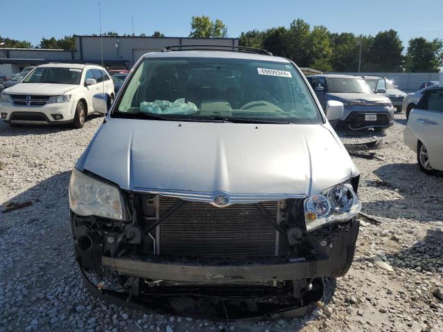 Photo 4 VIN: 2A4RR5D12AR270829 - CHRYSLER TOWN & COU 