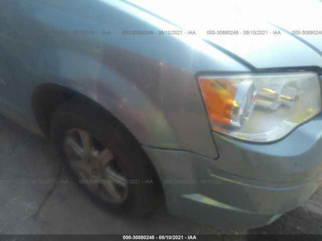 Photo 5 VIN: 2A4RR5D12AR284567 - CHRYSLER TOWN & COUNTRY 