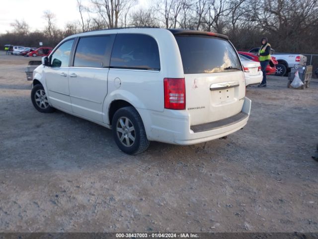 Photo 2 VIN: 2A4RR5D12AR307202 - CHRYSLER TOWN & COUNTRY 