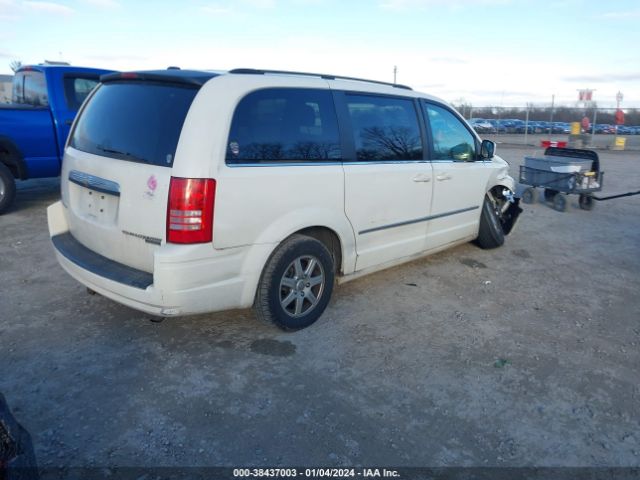 Photo 3 VIN: 2A4RR5D12AR307202 - CHRYSLER TOWN & COUNTRY 