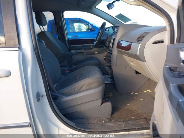 Photo 4 VIN: 2A4RR5D12AR307202 - CHRYSLER TOWN & COUNTRY 