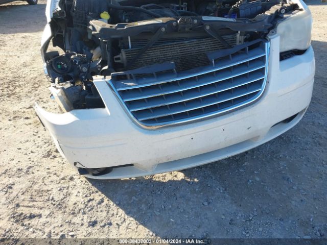 Photo 5 VIN: 2A4RR5D12AR307202 - CHRYSLER TOWN & COUNTRY 