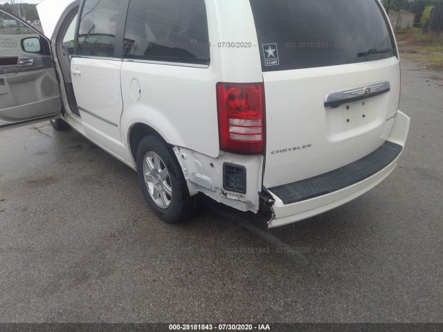 Photo 5 VIN: 2A4RR5D12AR329040 - CHRYSLER TOWN & COUNTRY 