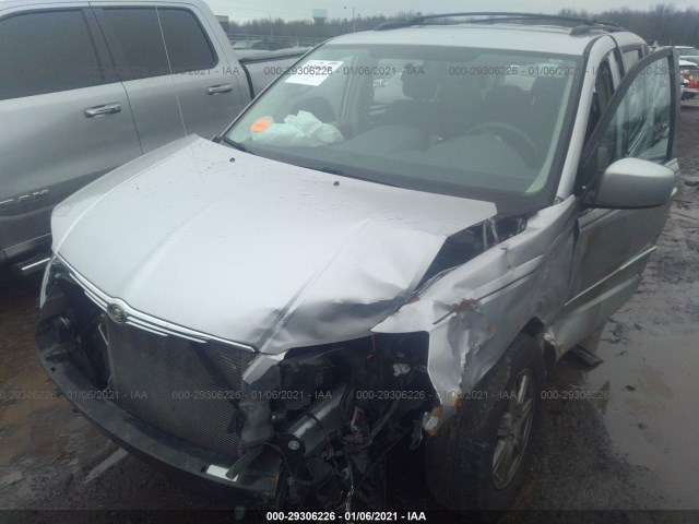 Photo 5 VIN: 2A4RR5D12AR334383 - CHRYSLER TOWN & COUNTRY 