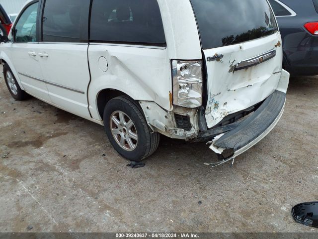 Photo 5 VIN: 2A4RR5D12AR337509 - CHRYSLER TOWN & COUNTRY 