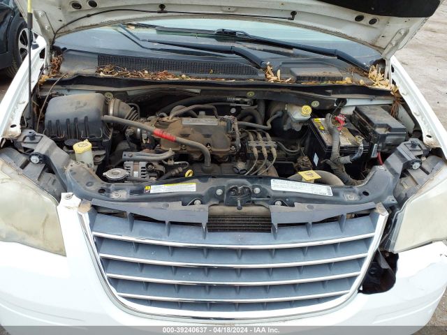 Photo 9 VIN: 2A4RR5D12AR337509 - CHRYSLER TOWN & COUNTRY 