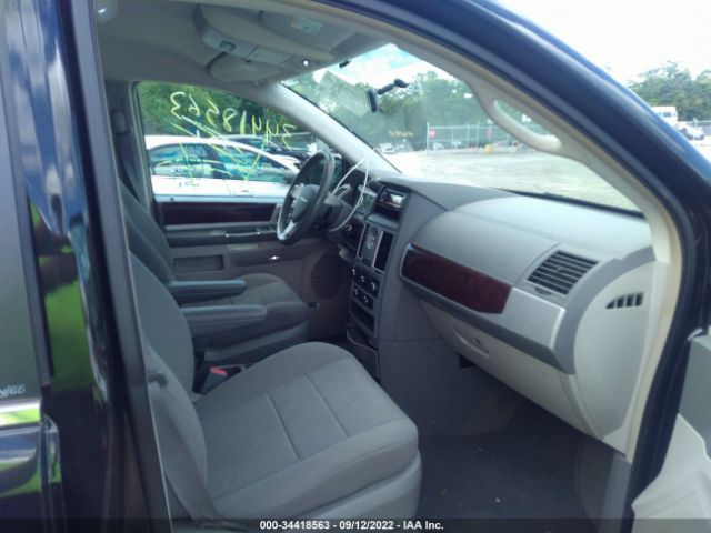 Photo 4 VIN: 2A4RR5D12AR352494 - CHRYSLER TOWN & COUNTRY 