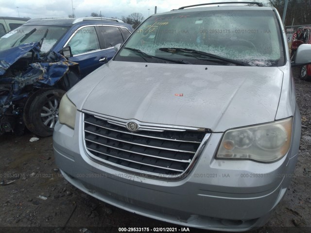 Photo 5 VIN: 2A4RR5D12AR368811 - CHRYSLER TOWN & COUNTRY 