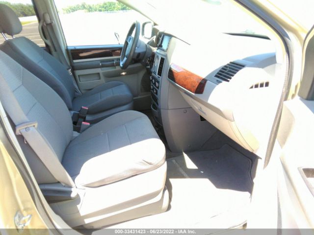 Photo 4 VIN: 2A4RR5D12AR398679 - CHRYSLER TOWN & COUNTRY 