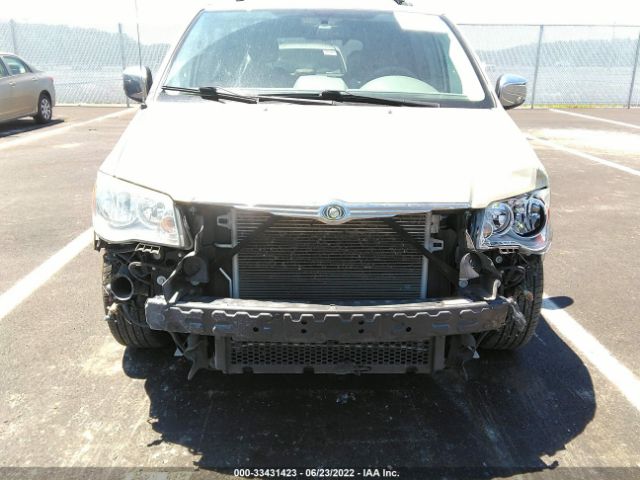 Photo 5 VIN: 2A4RR5D12AR398679 - CHRYSLER TOWN & COUNTRY 