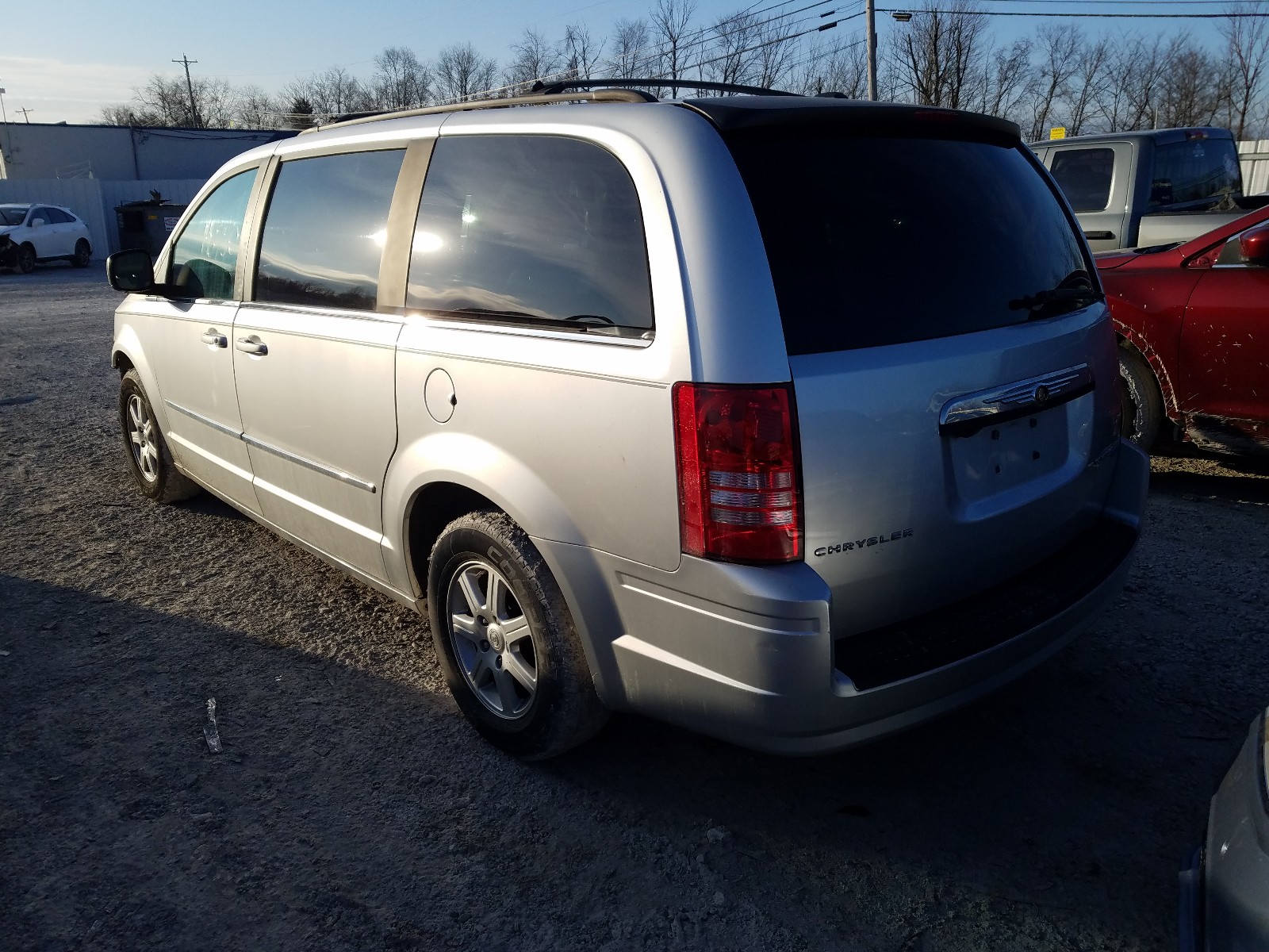 Photo 2 VIN: 2A4RR5D12AR451476 - CHRYSLER TOWN &AMP COU 