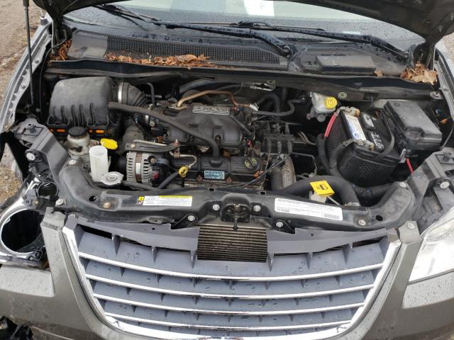 Photo 6 VIN: 2A4RR5D12AR454751 - CHRYSLER TOWN & COU 