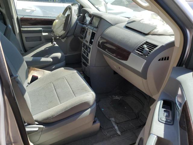 Photo 4 VIN: 2A4RR5D12AR458430 - CHRYSLER TOWN & COU 