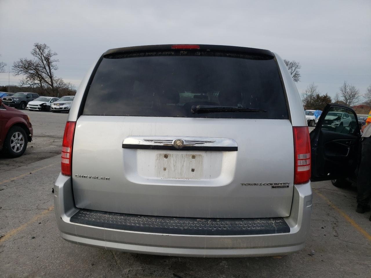 Photo 5 VIN: 2A4RR5D12AR460355 - CHRYSLER TOWN & COUNTRY 