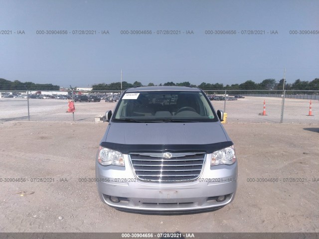 Photo 5 VIN: 2A4RR5D12AR493825 - CHRYSLER TOWN & COUNTRY 