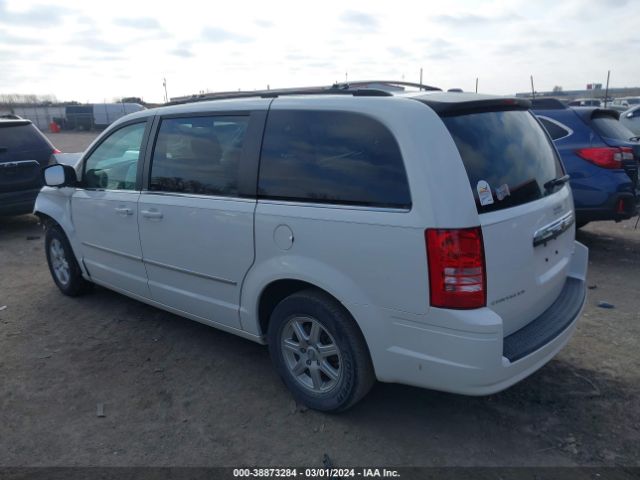 Photo 2 VIN: 2A4RR5D13AR115593 - CHRYSLER TOWN & COUNTRY 