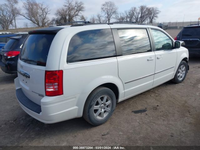 Photo 3 VIN: 2A4RR5D13AR115593 - CHRYSLER TOWN & COUNTRY 