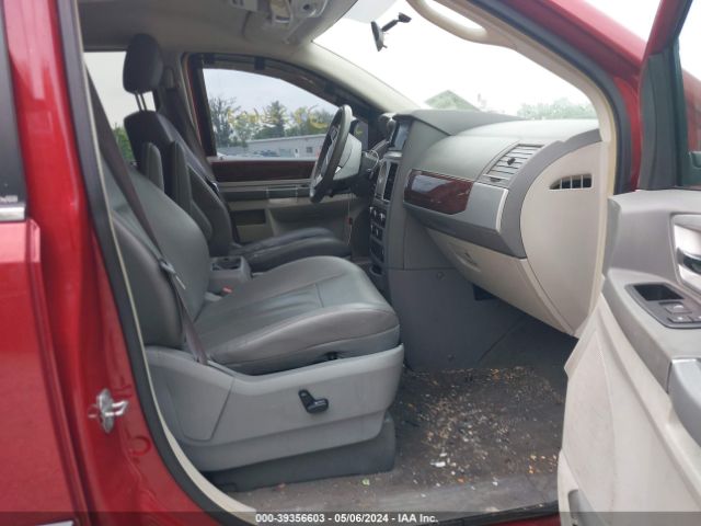 Photo 4 VIN: 2A4RR5D13AR130174 - CHRYSLER TOWN & COUNTRY 