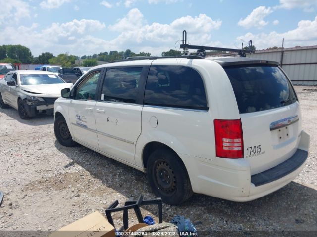 Photo 2 VIN: 2A4RR5D13AR132152 - CHRYSLER TOWN & COUNTRY 