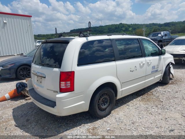 Photo 3 VIN: 2A4RR5D13AR132152 - CHRYSLER TOWN & COUNTRY 