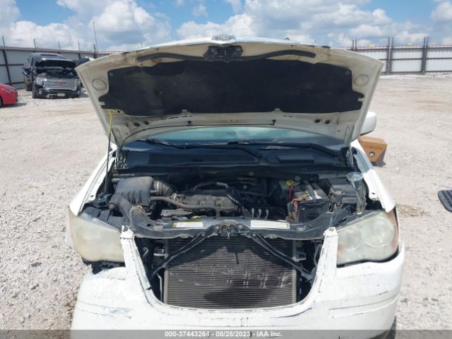 Photo 9 VIN: 2A4RR5D13AR132152 - CHRYSLER TOWN & COUNTRY 