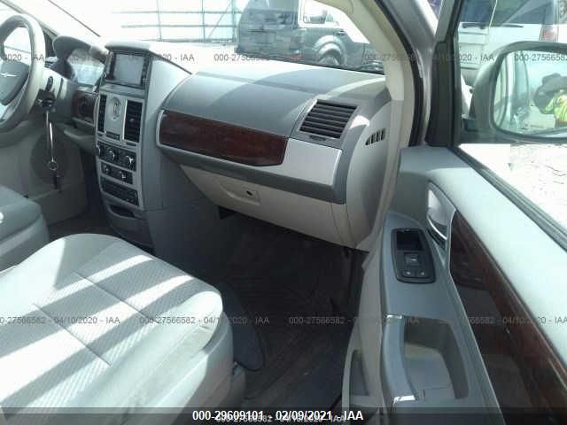 Photo 4 VIN: 2A4RR5D13AR136279 - CHRYSLER TOWN & COUNTRY 