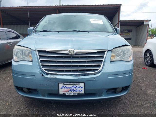 Photo 5 VIN: 2A4RR5D13AR178340 - CHRYSLER TOWN & COUNTRY 