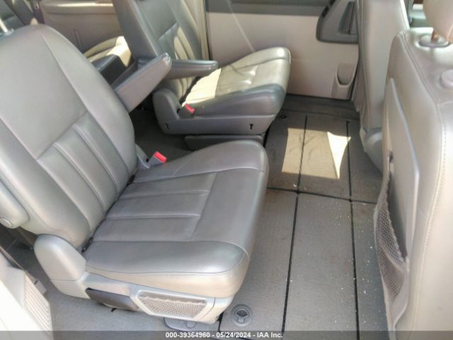 Photo 7 VIN: 2A4RR5D13AR178340 - CHRYSLER TOWN & COUNTRY 