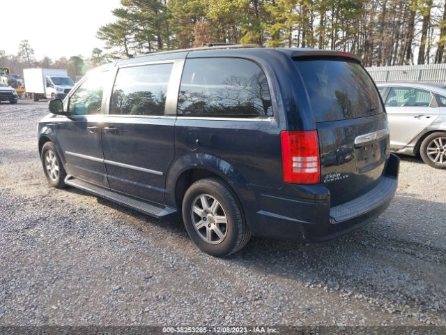 Photo 2 VIN: 2A4RR5D13AR188530 - CHRYSLER TOWN COUNTRY 