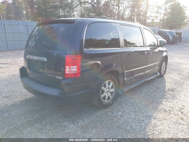 Photo 3 VIN: 2A4RR5D13AR188530 - CHRYSLER TOWN COUNTRY 