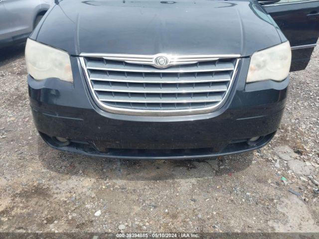 Photo 5 VIN: 2A4RR5D13AR215077 - CHRYSLER TOWN & COUNTRY 