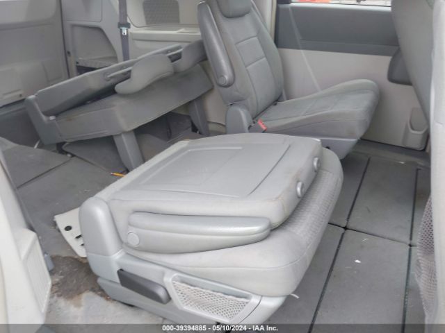 Photo 7 VIN: 2A4RR5D13AR215077 - CHRYSLER TOWN & COUNTRY 