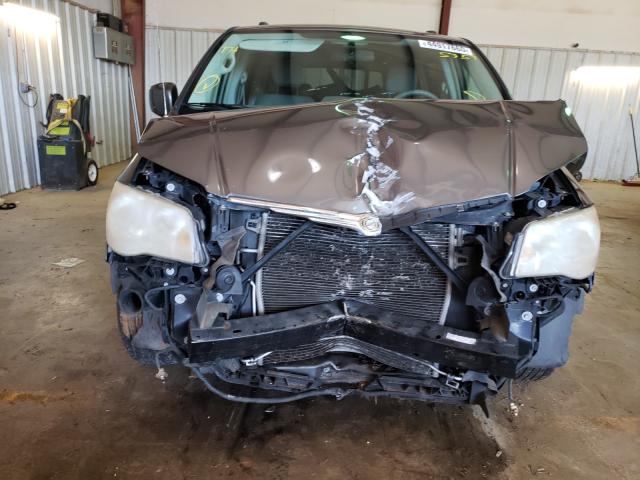 Photo 8 VIN: 2A4RR5D13AR235359 - CHRYSLER TOWN & COU 