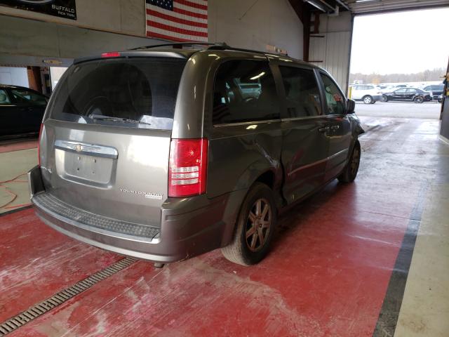 Photo 3 VIN: 2A4RR5D13AR241145 - CHRYSLER TOWN & COU 