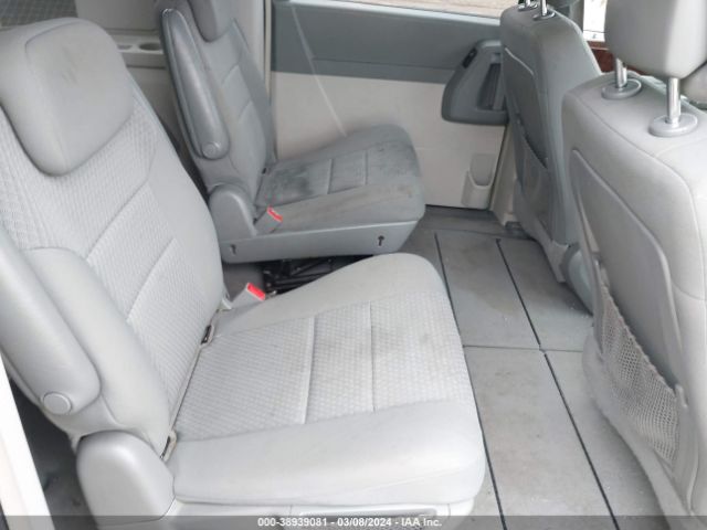 Photo 7 VIN: 2A4RR5D13AR288871 - CHRYSLER TOWN & COUNTRY 