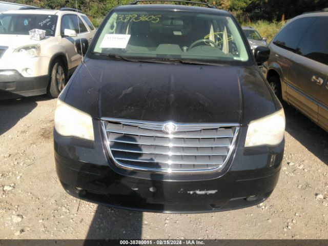 Photo 5 VIN: 2A4RR5D13AR299563 - CHRYSLER TOWN & COUNTRY 