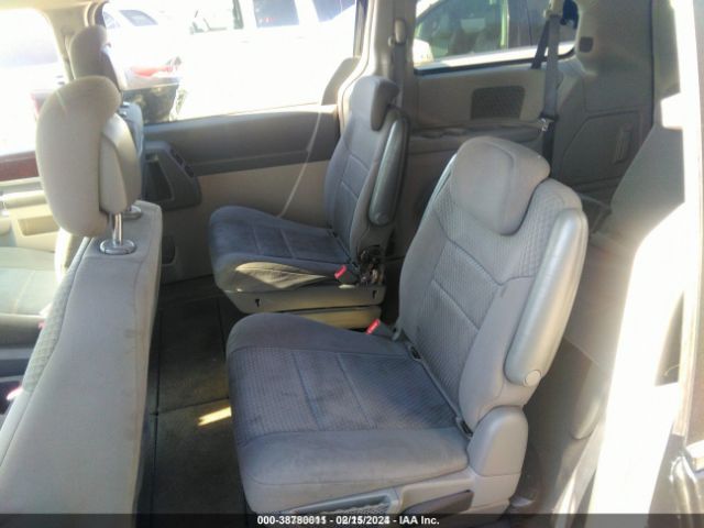 Photo 7 VIN: 2A4RR5D13AR299563 - CHRYSLER TOWN & COUNTRY 