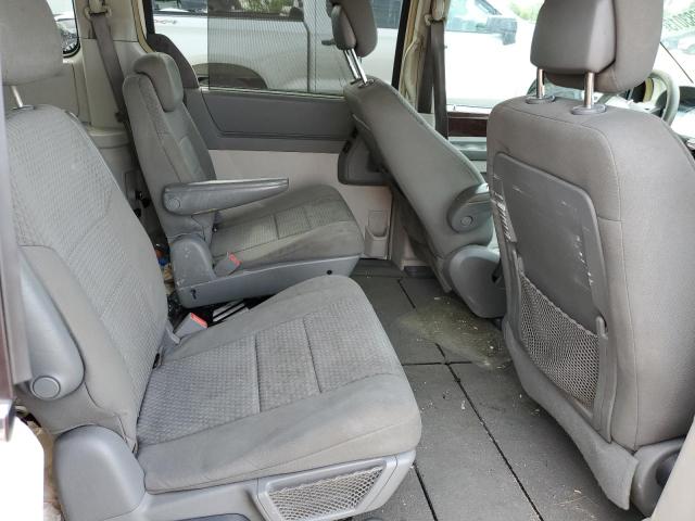 Photo 9 VIN: 2A4RR5D13AR300436 - CHRYSLER TOWN & COU 