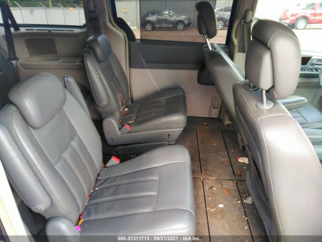 Photo 7 VIN: 2A4RR5D13AR305359 - CHRYSLER TOWN & COUNTRY 