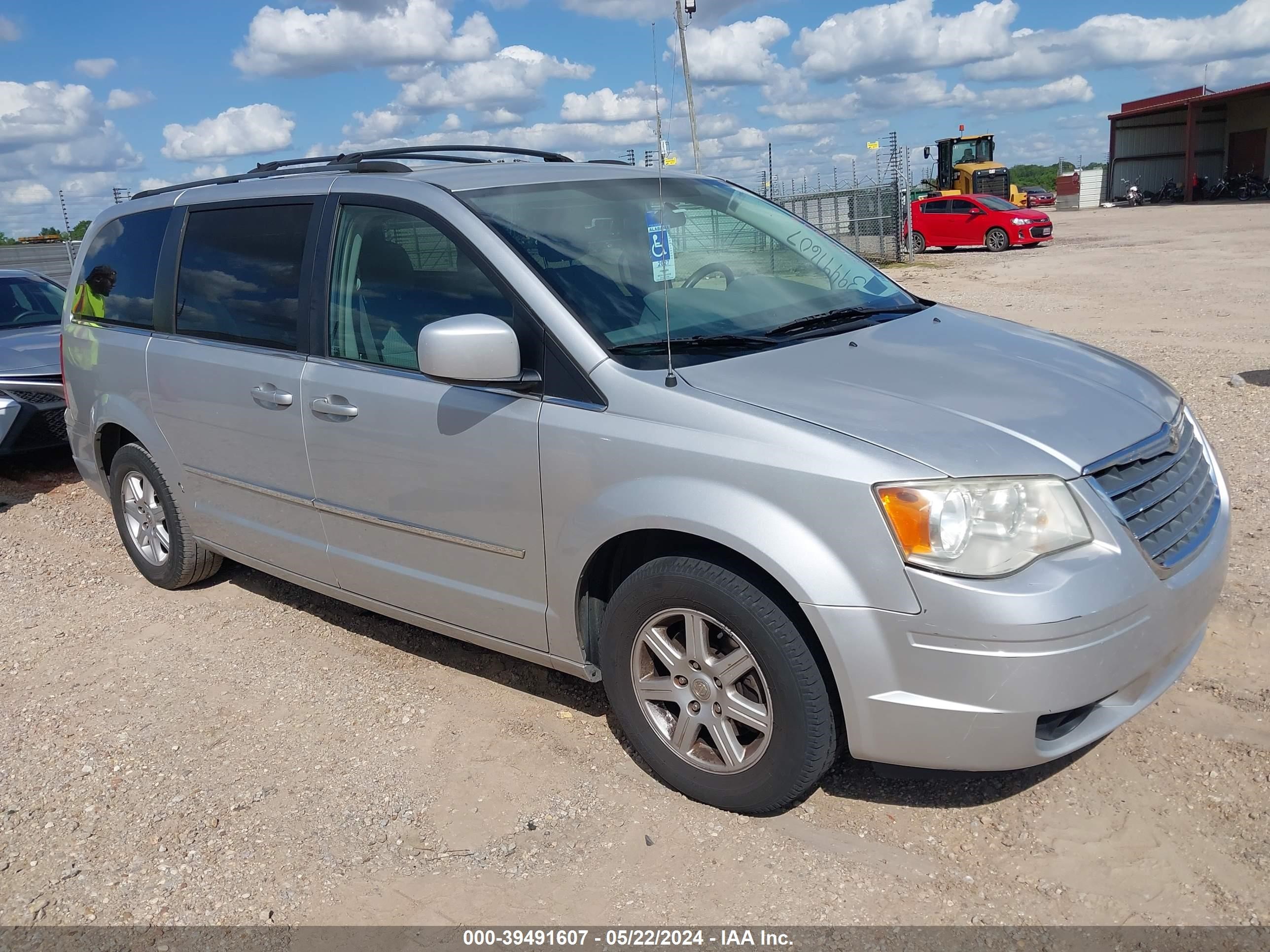 Photo 0 VIN: 2A4RR5D13AR307144 - CHRYSLER TOWN & COUNTRY 