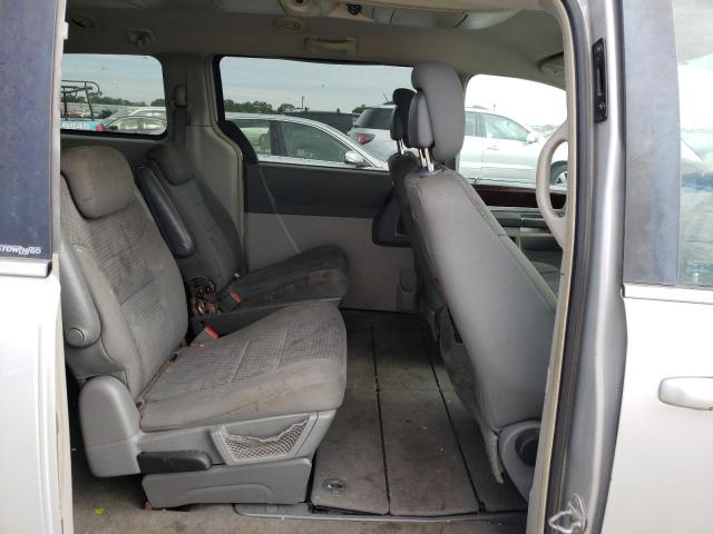 Photo 5 VIN: 2A4RR5D13AR324137 - CHRYSLER TOWN &AMP COU 