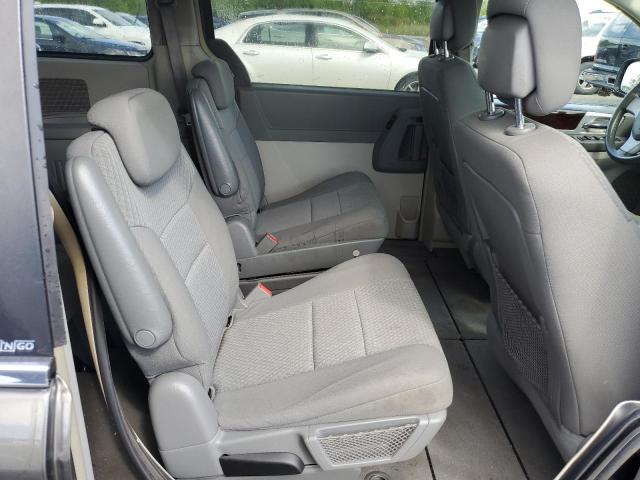 Photo 10 VIN: 2A4RR5D13AR399419 - CHRYSLER TOWN & COU 